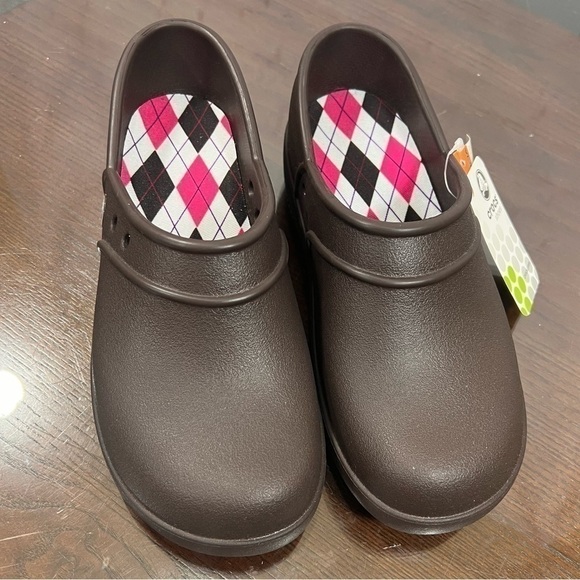 CROCS brown rubber clog (nurse’s shoes) in size 5 - Picture 1 of 12